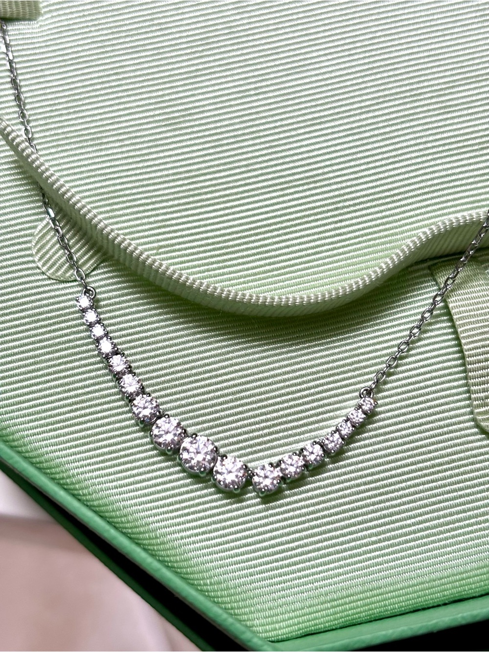 ❗️SALE❗️✨Swarovski Silver Crystal Graduated Bar Necklace✨
